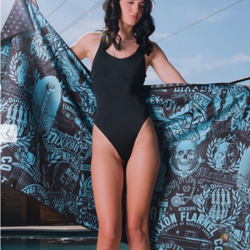 NWT DIXXON Women’s One Piece swimsuit Black M Style Cindi with a crisscross back